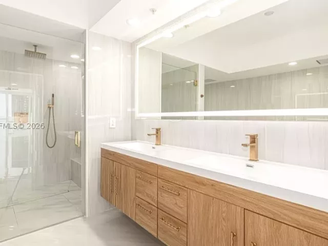2-bedroom condo for rent in Fort Lauderdale - 333 Las Olas Way 1204 - MondialRealty