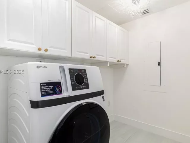 2-bedroom condo for rent in Fort Lauderdale - 333 Las Olas Way 1204 - MondialRealty