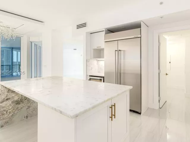 2-bedroom condo for rent in Fort Lauderdale - 333 Las Olas Way 1204 - MondialRealty