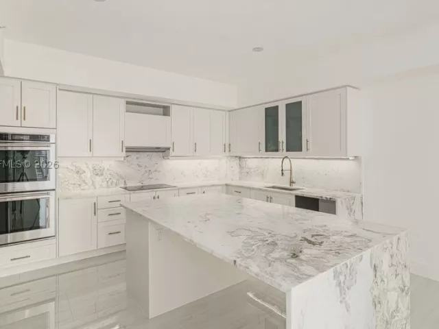 2-bedroom condo for rent in Fort Lauderdale - 333 Las Olas Way 1204 - MondialRealty