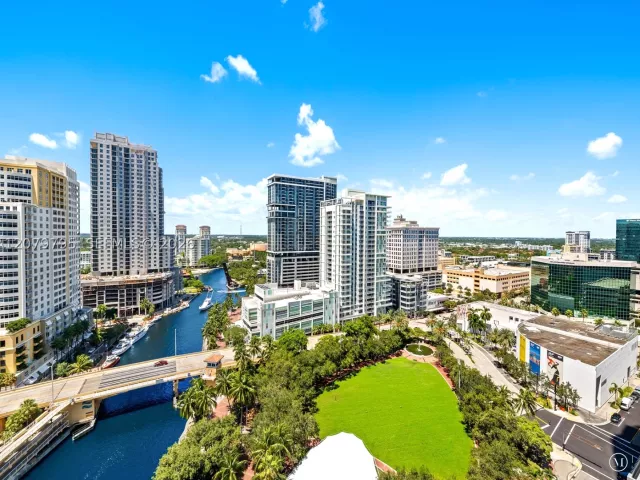 2-bedroom condo for rent in Fort Lauderdale - 333 Las Olas Way 1204 - MondialRealty