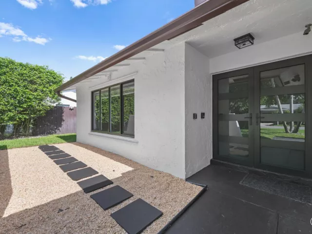 3-bedroom home for sale in Fort Lauderdale - 3291 NW 63RD Street - MondialRealty
