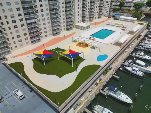 3-bedroom condo for sale in Sunny Isles Beach - 250 174th St 2304 - MondialRealty