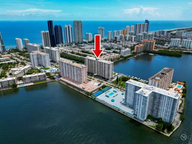 3-bedroom condo for sale in Sunny Isles Beach - 250 174th St 2304 - MondialRealty