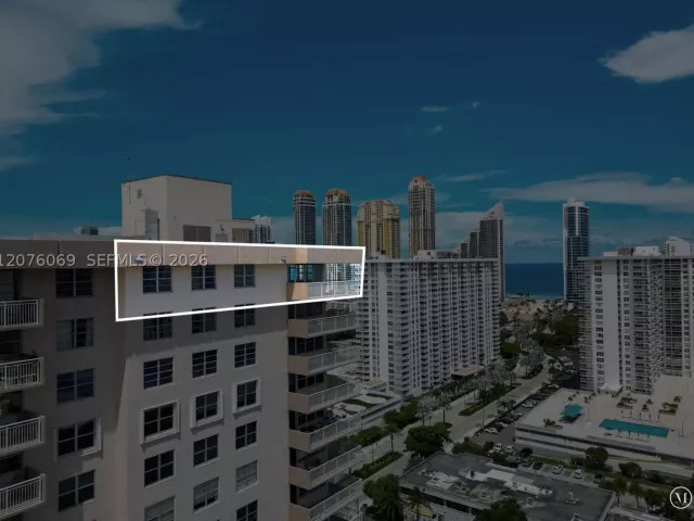 3-bedroom condo for sale in Sunny Isles Beach - 250 174th St 2304 - MondialRealty