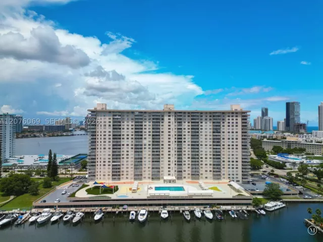3-bedroom condo for sale in Sunny Isles Beach - 250 174th St 2304 - MondialRealty