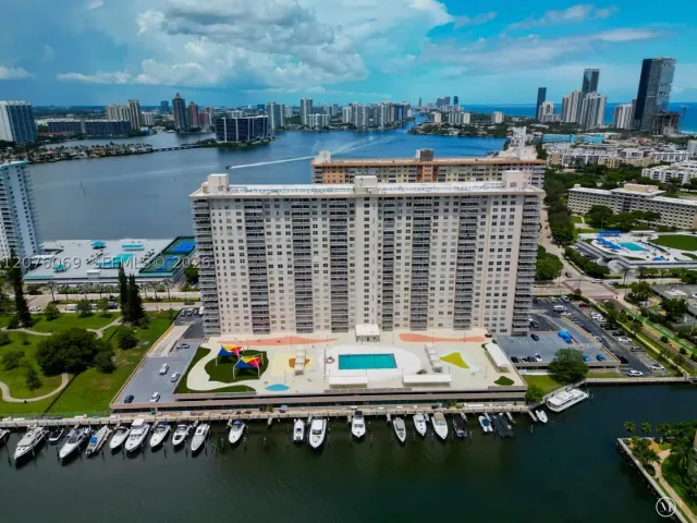 3-bedroom condo for sale in Sunny Isles Beach - 250 174th St 2304 - MondialRealty