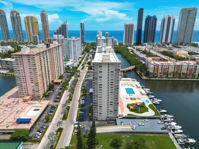 3-bedroom condo for sale in Sunny Isles Beach - 250 174th St 2304 - MondialRealty