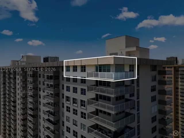 3-bedroom condo for sale in Sunny Isles Beach - 250 174th St 2304 - MondialRealty