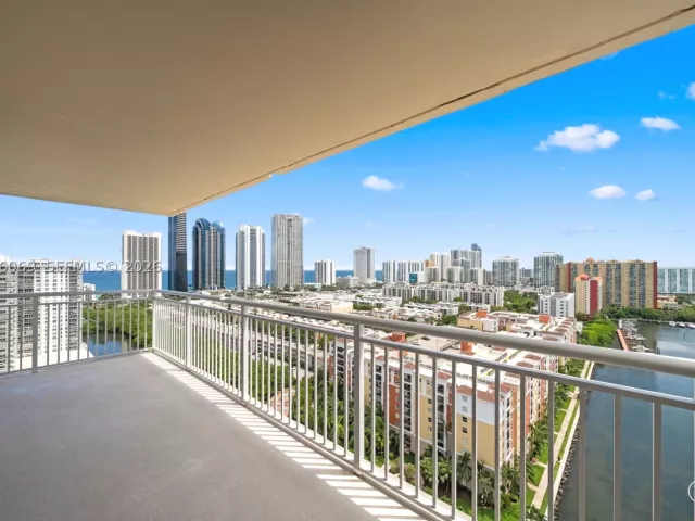 3-bedroom condo for sale in Sunny Isles Beach - 250 174th St 2304 - MondialRealty