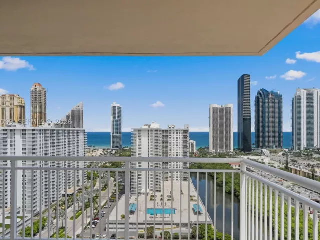 3-bedroom condo for sale in Sunny Isles Beach - 250 174th St 2304 - MondialRealty