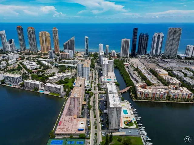 3-bedroom condo for sale in Sunny Isles Beach - 250 174th St 2304 - MondialRealty