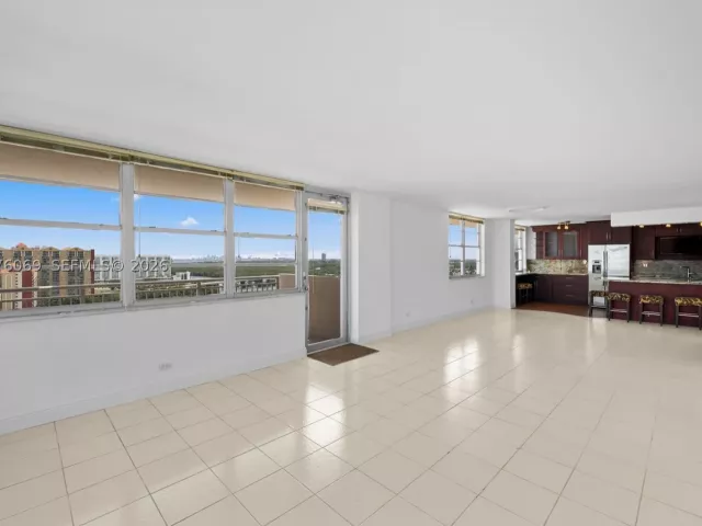 3-bedroom condo for sale in Sunny Isles Beach - 250 174th St 2304 - MondialRealty