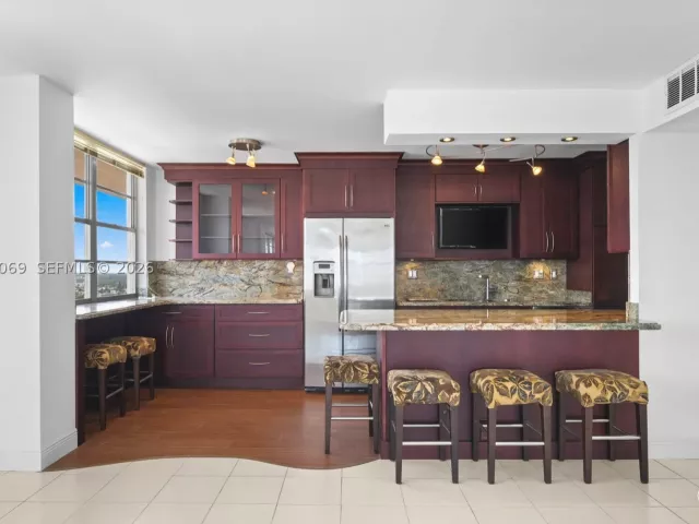 3-bedroom condo for sale in Sunny Isles Beach - 250 174th St 2304 - MondialRealty