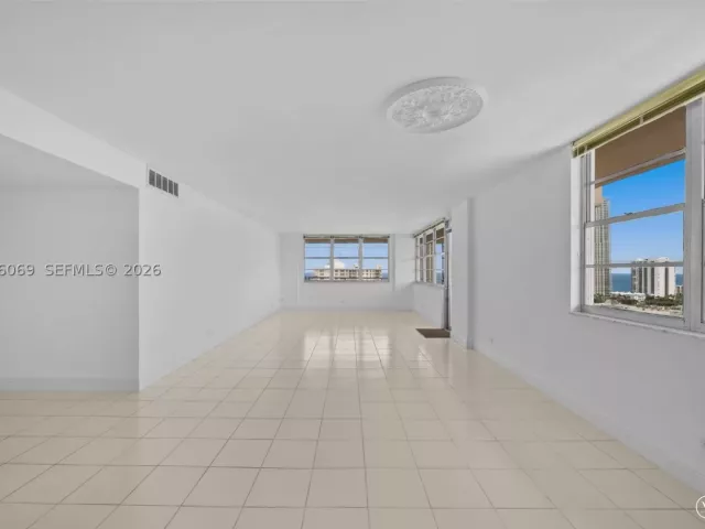 3-bedroom condo for sale in Sunny Isles Beach - 250 174th St 2304 - MondialRealty