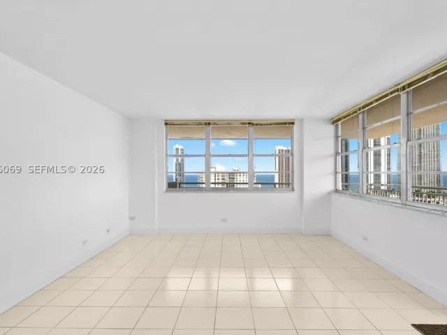 3-bedroom condo for sale in Sunny Isles Beach - 250 174th St 2304 - MondialRealty