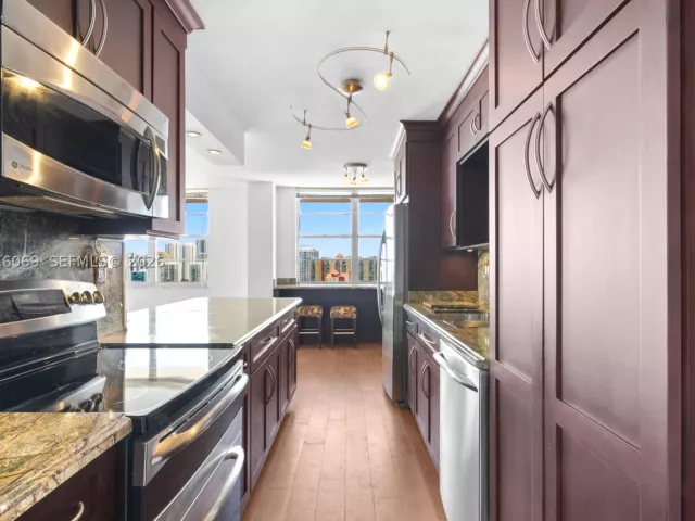 3-bedroom condo for sale in Sunny Isles Beach - 250 174th St 2304 - MondialRealty