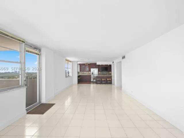3-bedroom condo for sale in Sunny Isles Beach - 250 174th St 2304 - MondialRealty