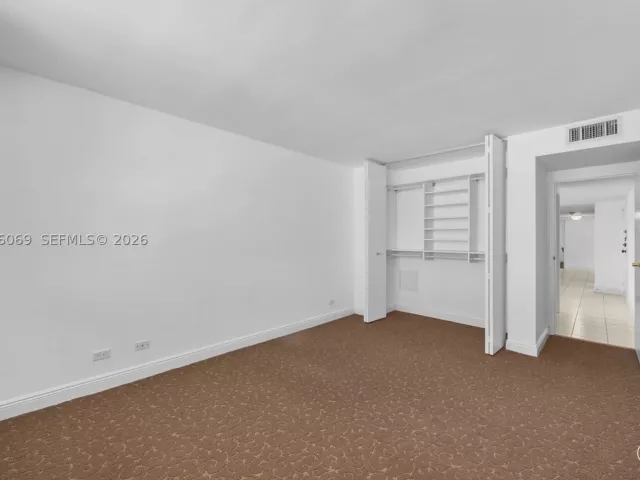 3-bedroom condo for sale in Sunny Isles Beach - 250 174th St 2304 - MondialRealty
