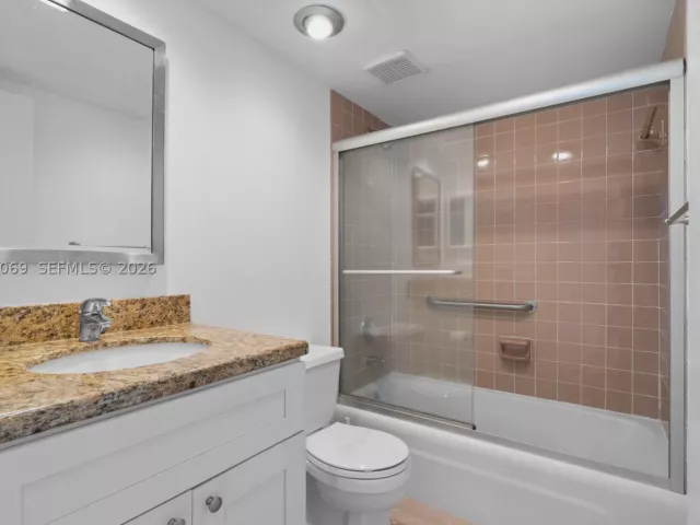3-bedroom condo for sale in Sunny Isles Beach - 250 174th St 2304 - MondialRealty