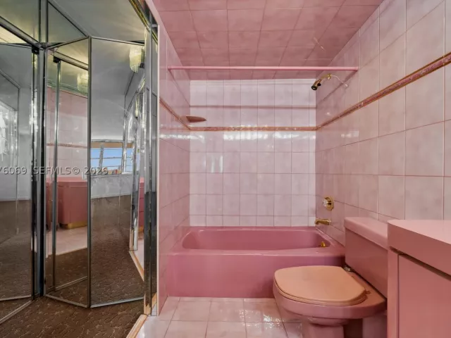 3-bedroom condo for sale in Sunny Isles Beach - 250 174th St 2304 - MondialRealty