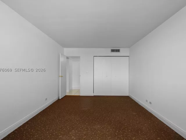 3-bedroom condo for sale in Sunny Isles Beach - 250 174th St 2304 - MondialRealty