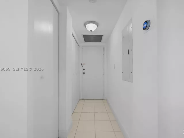 3-bedroom condo for sale in Sunny Isles Beach - 250 174th St 2304 - MondialRealty