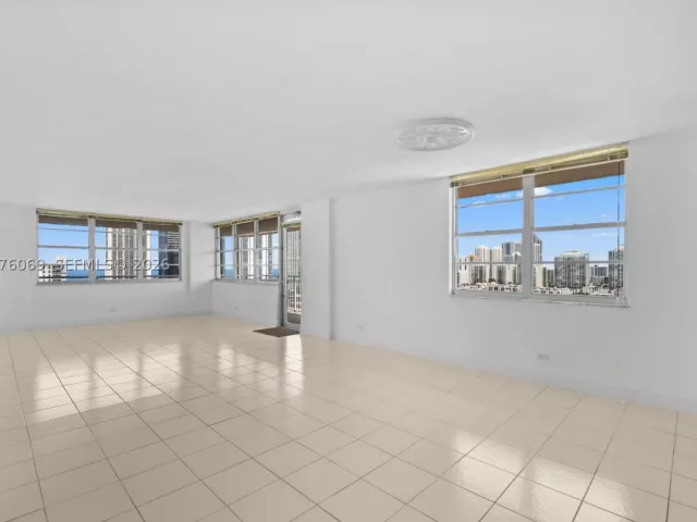3-bedroom condo for sale in Sunny Isles Beach - 250 174th St 2304 - MondialRealty