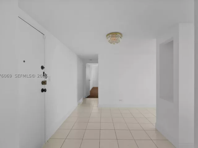 3-bedroom condo for sale in Sunny Isles Beach - 250 174th St 2304 - MondialRealty