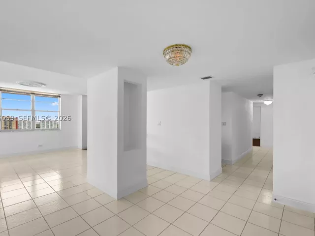 3-bedroom condo for sale in Sunny Isles Beach - 250 174th St 2304 - MondialRealty