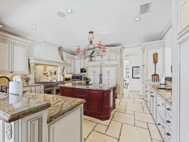 7-bedroom home for rent in Fort Lauderdale - 42 Nurmi Drive - MondialRealty
