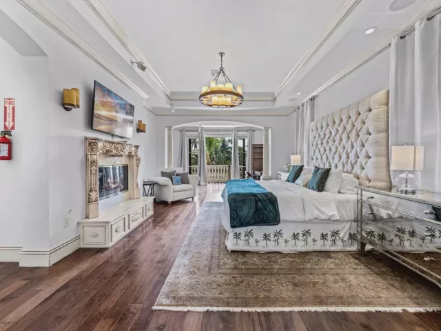 7-bedroom home for rent in Fort Lauderdale - 42 Nurmi Drive - MondialRealty