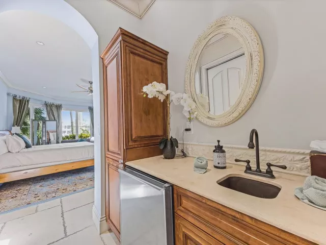 7-bedroom home for rent in Fort Lauderdale - 42 Nurmi Drive - MondialRealty