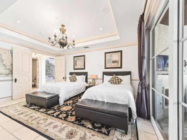 7-bedroom home for rent in Fort Lauderdale - 42 Nurmi Drive - MondialRealty