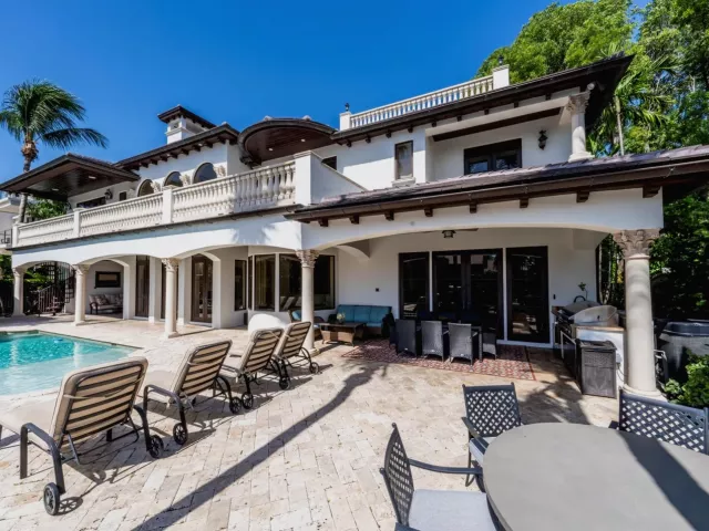 7-bedroom home for rent in Fort Lauderdale - 42 Nurmi Drive - MondialRealty