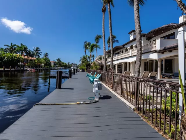 7-bedroom home for rent in Fort Lauderdale - 42 Nurmi Drive - MondialRealty