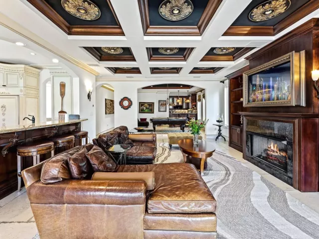 7-bedroom home for rent in Fort Lauderdale - 42 Nurmi Drive - MondialRealty
