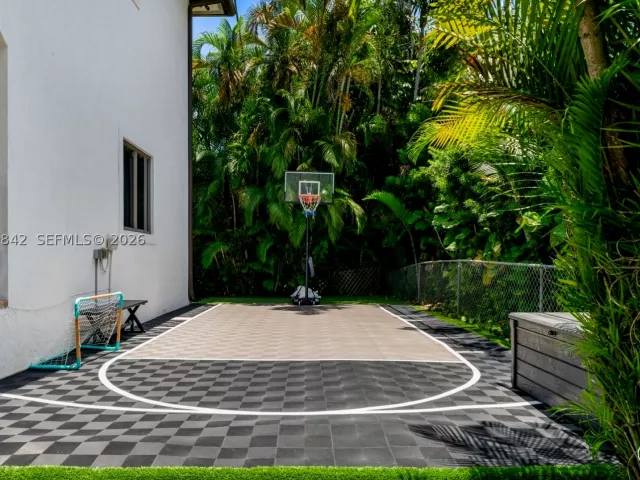 4-bedroom home for rent in Bay Harbor Islands - 1210 95th Street 18 - MondialRealty