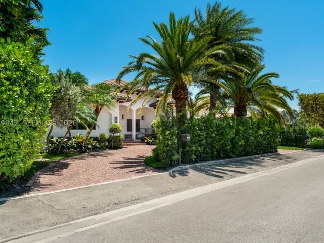 4-bedroom home for rent in Bay Harbor Islands - 1210 95th Street 18 - MondialRealty