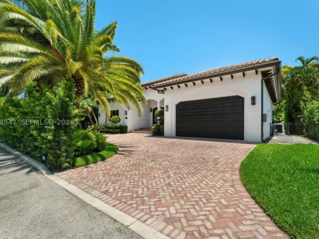 4-bedroom home for rent in Bay Harbor Islands - 1210 95th Street 18 - MondialRealty