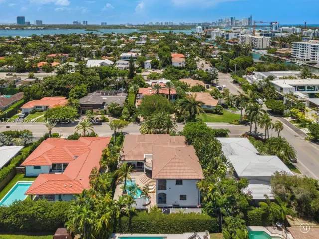 4-bedroom home for rent in Bay Harbor Islands - 1210 95th Street 18 - MondialRealty