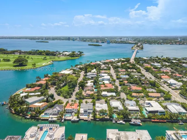 4-bedroom home for rent in Bay Harbor Islands - 1210 95th Street 18 - MondialRealty
