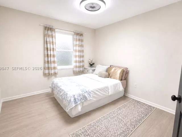4-bedroom home for sale in Cooper City - 5840 SW 102nd Ave - MondialRealty