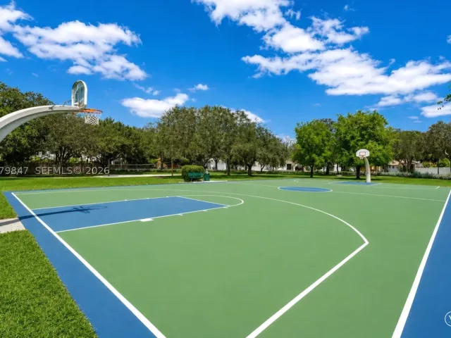 4-bedroom home for sale in Cooper City - 5840 SW 102nd Ave - MondialRealty