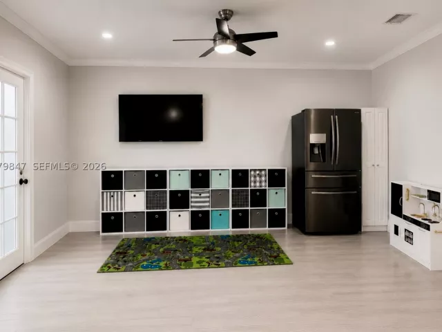 4-bedroom home for sale in Cooper City - 5840 SW 102nd Ave - MondialRealty