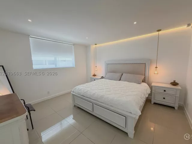 2-bedroom condo for sale in Hollywood - 4001 S Ocean Dr 11J - MondialRealty