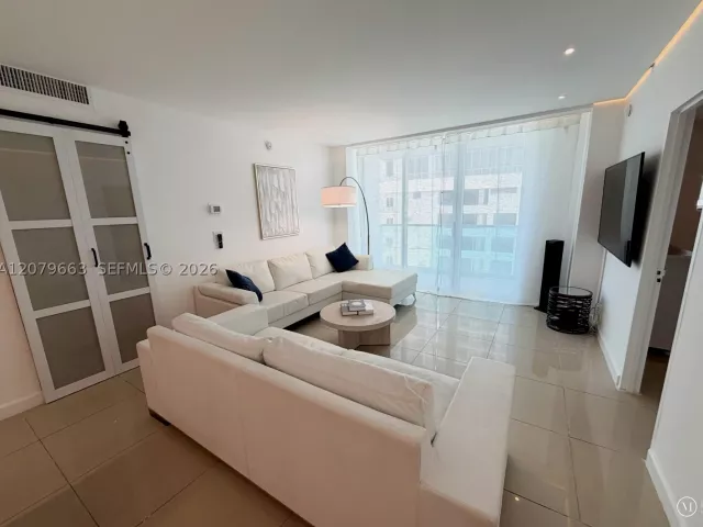 2-bedroom condo for sale in Hollywood - 4001 S Ocean Dr 11J - MondialRealty
