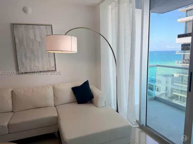 2-bedroom condo for sale in Hollywood - 4001 S Ocean Dr 11J - MondialRealty