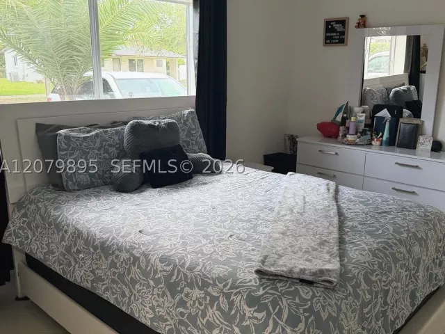 4-bedroom home for sale in Miami - 10411 SW sw 51st St - MondialRealty