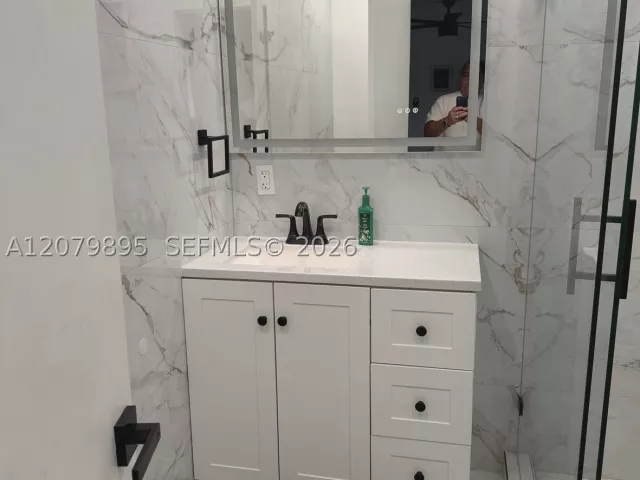 4-bedroom home for sale in Miami - 10411 SW sw 51st St - MondialRealty